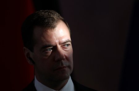 Dmitri Medvedevin höküməti istefaya getdi
