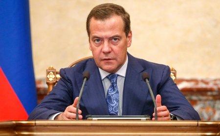 Medvedev Ukraynaya hansı sanksiyalar tətbiq ediləcəyini açıqlayıb